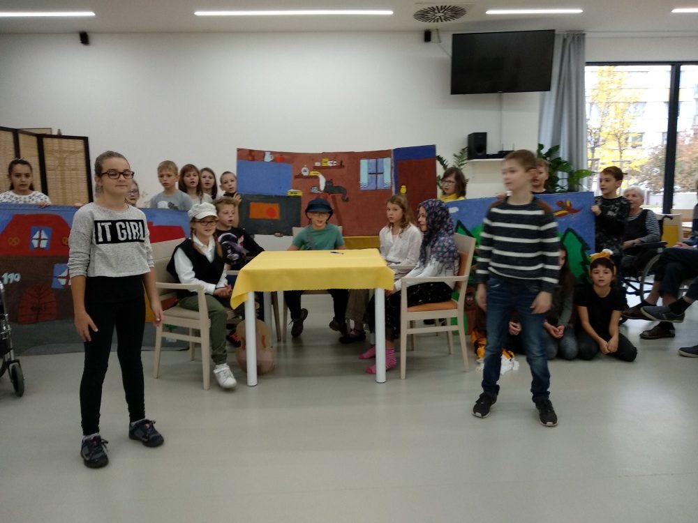 Dětské vystoupení v SeniorCentru Hradec Králové