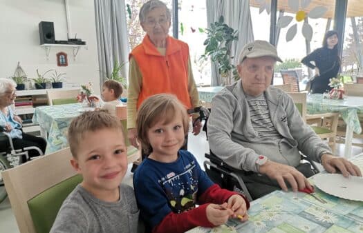 Návštěva dětí z MŠ Sluníčko v SeniorCentru Hradec Králové