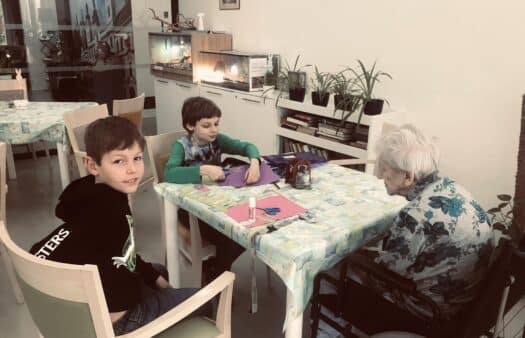 Jarní tvoření s dětmi ze ZŠ Štefánikova